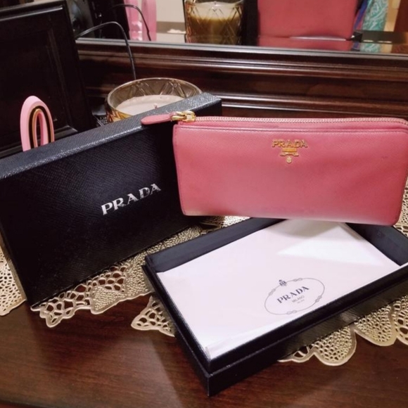 Prada Wallet - Picture 1 of 8